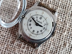 Rakieta, nazwa zegarka jest równocześnie nazwą fabryki. Koperta, plastikowa tarcza, oraz mechanizm są identyczne jak w poprzednich zegarkach o nazwie pertodworec.
