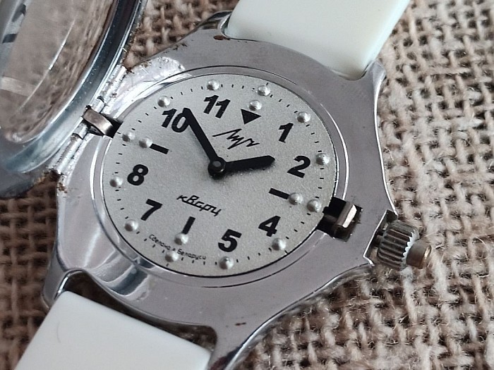 Łucz, zegarek z mechanizmem kwarcowym, wyprodukowany po rozpadzie ZSRR, na Białorusi w Mińskiej fabryce zegarków. Obecnie zakład nie istnieje.