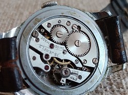 Mechanizm 15 jewels, swiss made. Ten typ mechanizmu stosowało wielu producentów zegarków, także np. Rolex.